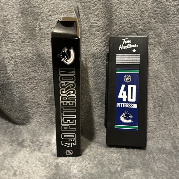 Vancouver Canucks memorabilia - Picture 7 of 9